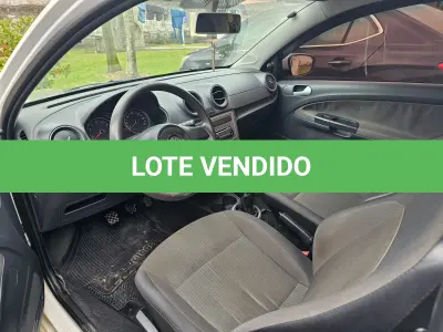 LOTE 001 - VW/NOVA SAVEIRO CE, placas IUW-1G44, ano 2013, modelo 2014, cor branca, álcool/gasolina, RENAVAM 586268618.