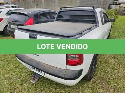 LOTE 001 - VW/NOVA SAVEIRO CE, placas IUW-1G44, ano 2013, modelo 2014, cor branca, álcool/gasolina, RENAVAM 586268618.