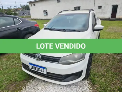 LOTE 001 - VW/NOVA SAVEIRO CE, placas IUW-1G44, ano 2013, modelo 2014, cor branca, álcool/gasolina, RENAVAM 586268618.