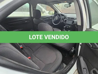 LOTE 001 - UM VEÍCULO CHEVROLET/ÔNIX, ANO 2015, PLACAS IWQ-4699.