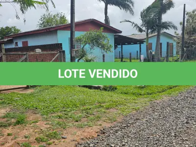 LOTE 001 - : DIREITOS POSSESSÓRIOS – UMA CASA DE ALVENARIA – Localizada na Travessa Maracanã, nº 291, Bairro Campo Bonito, Torres/RS
