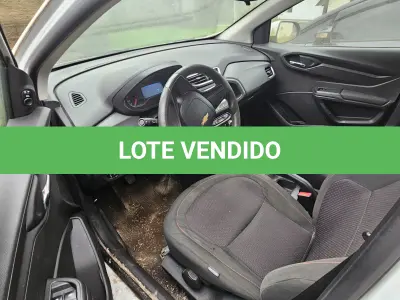 LOTE 001 - UM VEÍCULO CHEVROLET/ÔNIX, ANO 2015, PLACAS IWQ-4699.