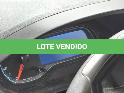 LOTE 001 - UM VEÍCULO CHEVROLET/ÔNIX, ANO 2015, PLACAS IWQ-4699.
