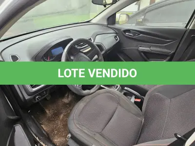 LOTE 001 - UM VEÍCULO CHEVROLET/ÔNIX, ANO 2015, PLACAS IWQ-4699.