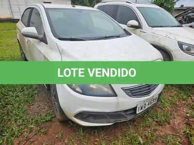 LOTE 001 - UM VEÍCULO CHEVROLET/ÔNIX, ANO 2015, PLACAS IWQ-4699.