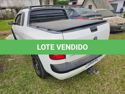 LOTE 001 - VW/NOVA SAVEIRO CE, placas IUW-1G44, ano 2013, modelo 2014, cor branca, álcool/gasolina, RENAVAM 586268618.