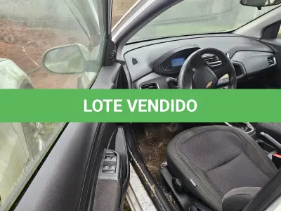 LOTE 001 - UM VEÍCULO CHEVROLET/ÔNIX, ANO 2015, PLACAS IWQ-4699.