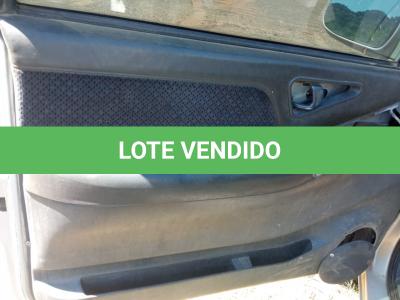 LOTE 019 - UM VEÍCULO GM BLAZER, ANO E MODELO 2001, PLACAS AKA-6C99 