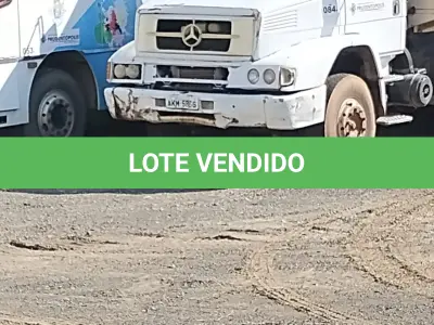 LOTE 041 - UM CAMINHÃO MERCEDES BENZ L 1620 ANO/MODELO 2002, PLACAS AKM-5866