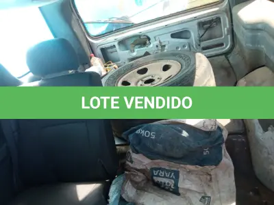 LOTE 019 - UM VEÍCULO GM BLAZER, ANO E MODELO 2001, PLACAS AKA-6C99 