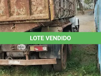 LOTE 041 - UM CAMINHÃO MERCEDES BENZ L 1620 ANO/MODELO 2002, PLACAS AKM-5866