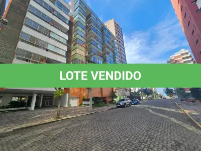 LOTE 001 - APARTAMENTO número 403 (quatrocentos e três) do Edifício ILHA DE PORTO SANTO, no BLOCO "A", sito à Rua Alexandrino de Alencar, número 325 em Torres RS