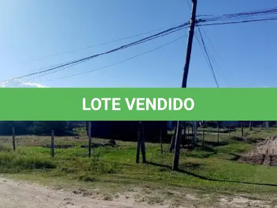 LOTE 001 - UMA CASA DE MADEIRA, DE ESQUINA, (NÃO AVERBADA NA MATRÍCULA) CONSTRUÍDA SOBRE O LOTE N°1 DA QUADRA F-14, BALNEÁRIO MAGISTÉRIO, NO MUNICÍPIO DE BALNEÁRIO PINHAL/RS