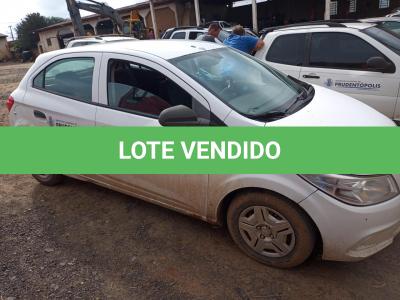 LOTE 045 - UM VEÍCULO CHEVROLET ONIX JOYE ANO E MODELO 2018, PLACAS BCL-6303