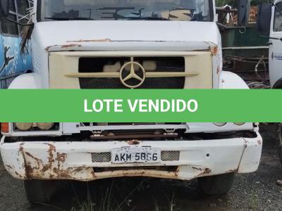 LOTE 041 - UM CAMINHÃO MERCEDES BENZ L 1620 ANO/MODELO 2002, PLACAS AKM-5866