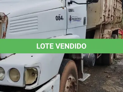 LOTE 041 - UM CAMINHÃO MERCEDES BENZ L 1620 ANO/MODELO 2002, PLACAS AKM-5866