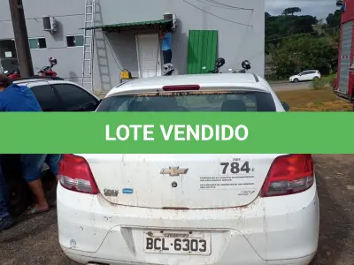 LOTE 045 - UM VEÍCULO CHEVROLET ONIX JOYE ANO E MODELO 2018, PLACAS BCL-6303