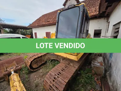 LOTE 008 - UMA ESCAVADEIRA KOMATSU, ANO 2010, PLACAS ISX-4233