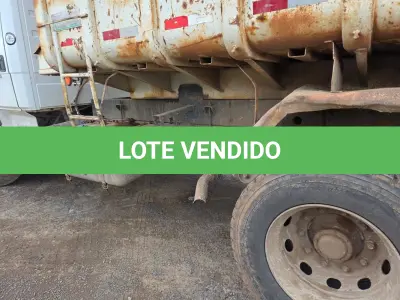 LOTE 015 - UM CAMINHÃO CAÇAMBA M/BENZ L 1620, ANO E MODELO2009, PLACAS IPY-4545