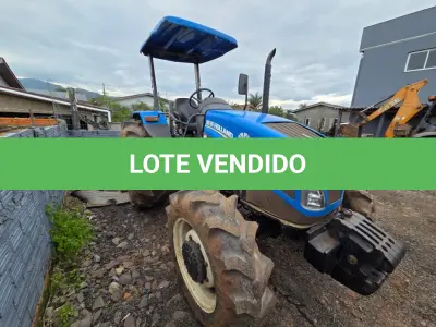 LOTE 013 - TRATOR NEW HOLLAND TL 75E, 4X4, DIESEL, AZUL, ANO2013