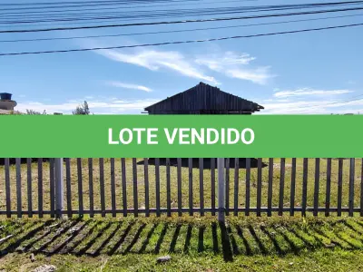 LOTE 001 - UMA CASA DE MADEIRA, DE ESQUINA, (NÃO AVERBADA NA MATRÍCULA) CONSTRUÍDA SOBRE O LOTE N°1 DA QUADRA F-14, BALNEÁRIO MAGISTÉRIO, NO MUNICÍPIO DE BALNEÁRIO PINHAL/RS