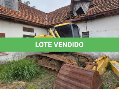 LOTE 008 - UMA ESCAVADEIRA KOMATSU, ANO 2010, PLACAS ISX-4233