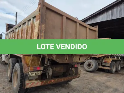 LOTE 015 - UM CAMINHÃO CAÇAMBA M/BENZ L 1620, ANO E MODELO2009, PLACAS IPY-4545