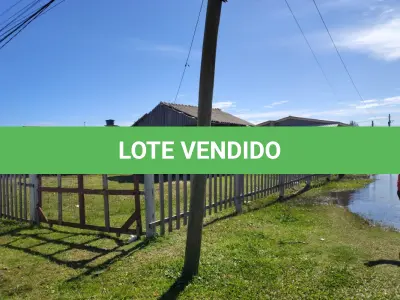 LOTE 001 - UMA CASA DE MADEIRA, DE ESQUINA, (NÃO AVERBADA NA MATRÍCULA) CONSTRUÍDA SOBRE O LOTE N°1 DA QUADRA F-14, BALNEÁRIO MAGISTÉRIO, NO MUNICÍPIO DE BALNEÁRIO PINHAL/RS