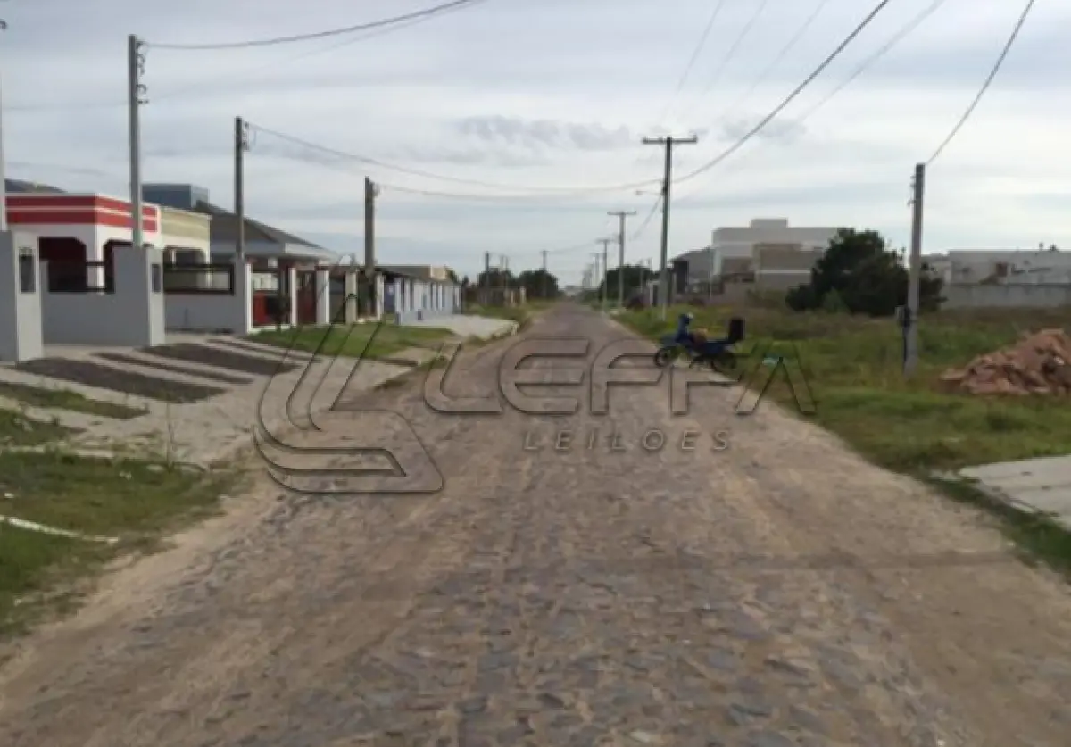 LOTE 004 - CASA NA RUA SOBRADINHO EM IMBÉ/RS
