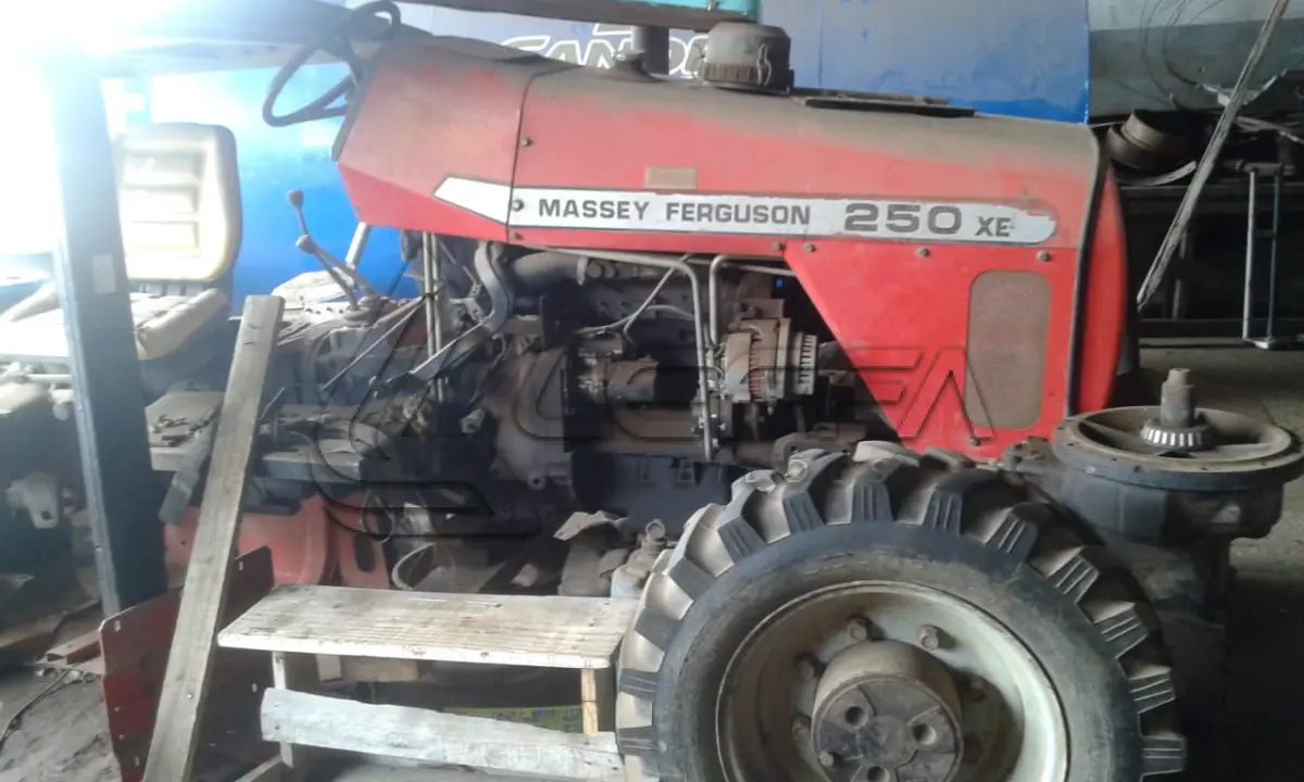 LOTE 011 - TRATOR MASSEY FERGUSON, 250 XE ANO 2010