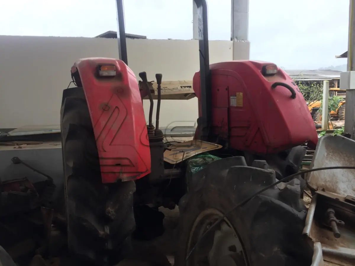 LOTE 009 - TRATOR MASSEY FERGUSSON (DESMONTADO)
