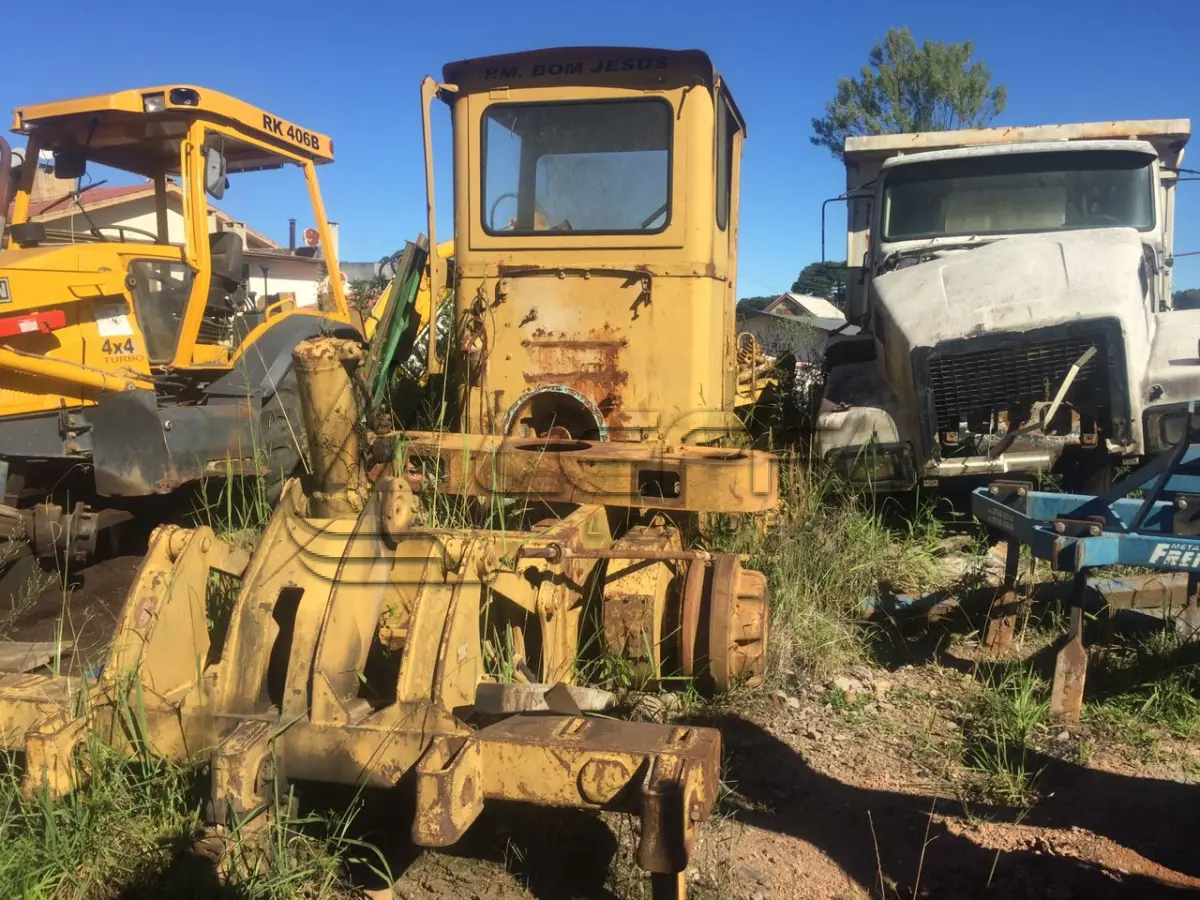 LOTE 003 - MOTONIVELADORA 120B