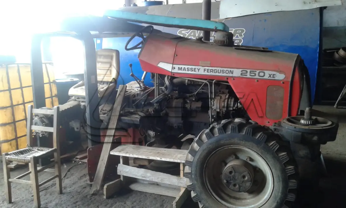 LOTE 011 - TRATOR MASSEY FERGUSON, 250 XE ANO 2010