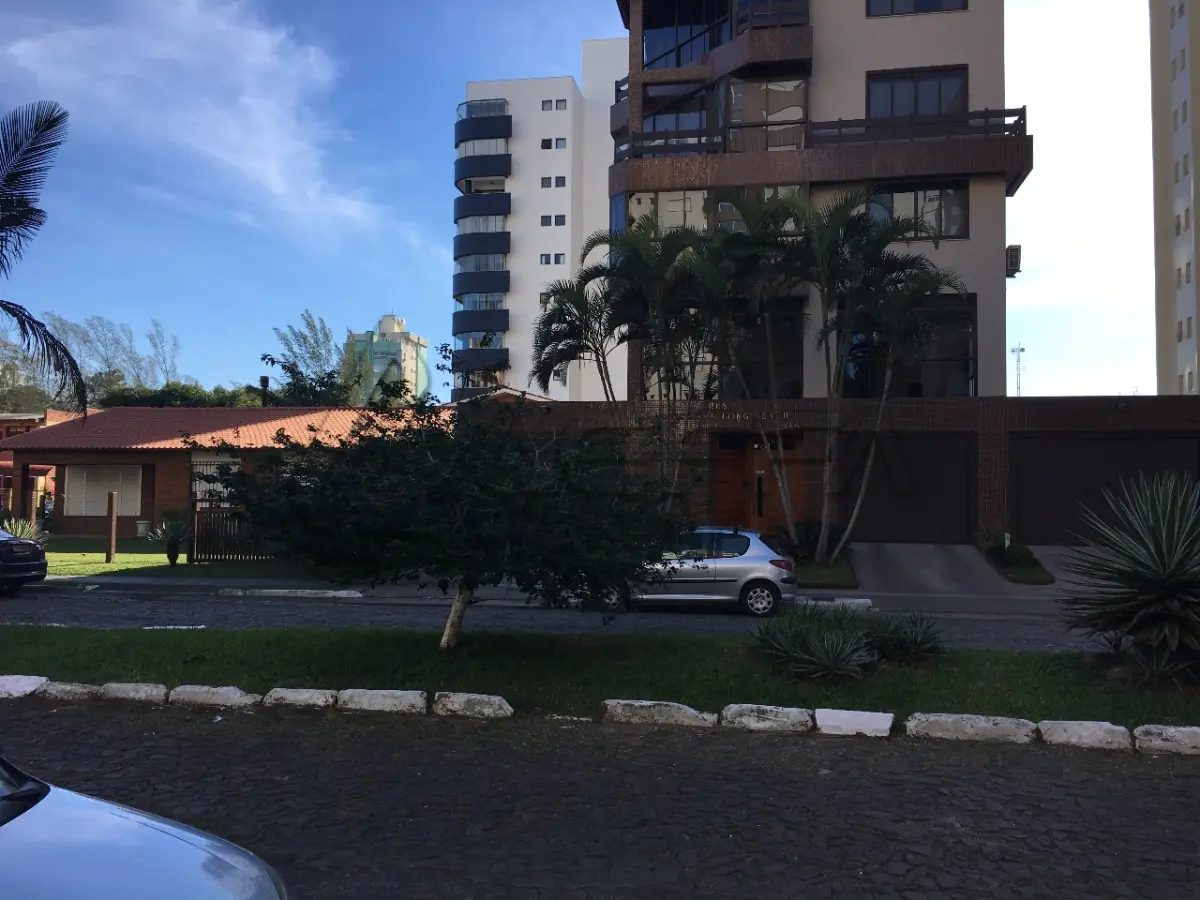 LOTE 001 - APARTAMENTO E BOA NO ED. LONGH BEACH NO CENTRO EM TORRES/RS