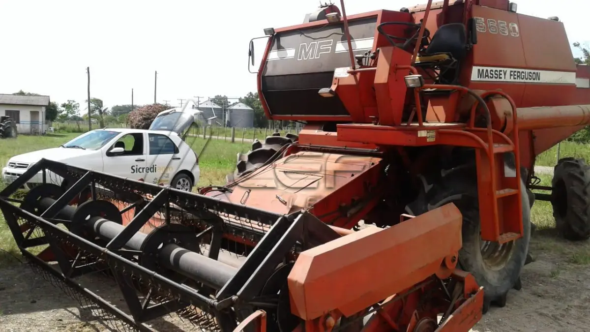 LOTE 001 - COLHEITADEIRA MF, MASSEY FERGUSON, MODELO E ANO 2005