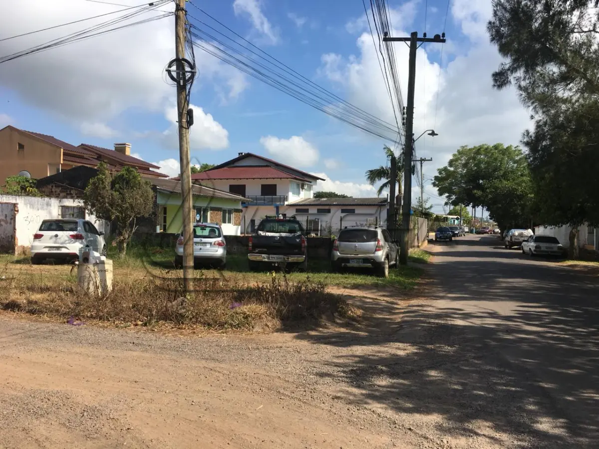 LOTE 001 - Terreno, com benfeitorias, na Rua Salina, em Torres/RS