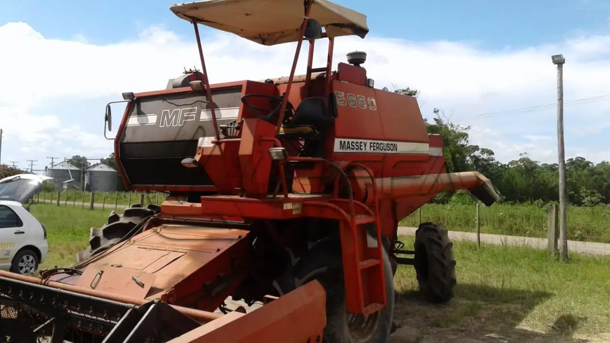 LOTE 001 - COLHEITADEIRA MF, MASSEY FERGUSON, MODELO E ANO 2005