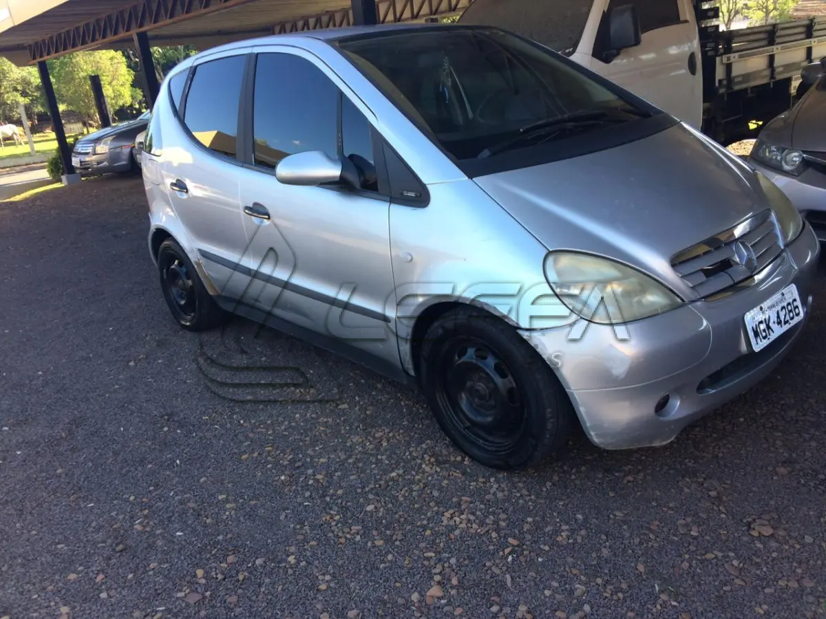 LOTE 003 - Mercedes Classe A160 Ano 2001 Modelo 2002