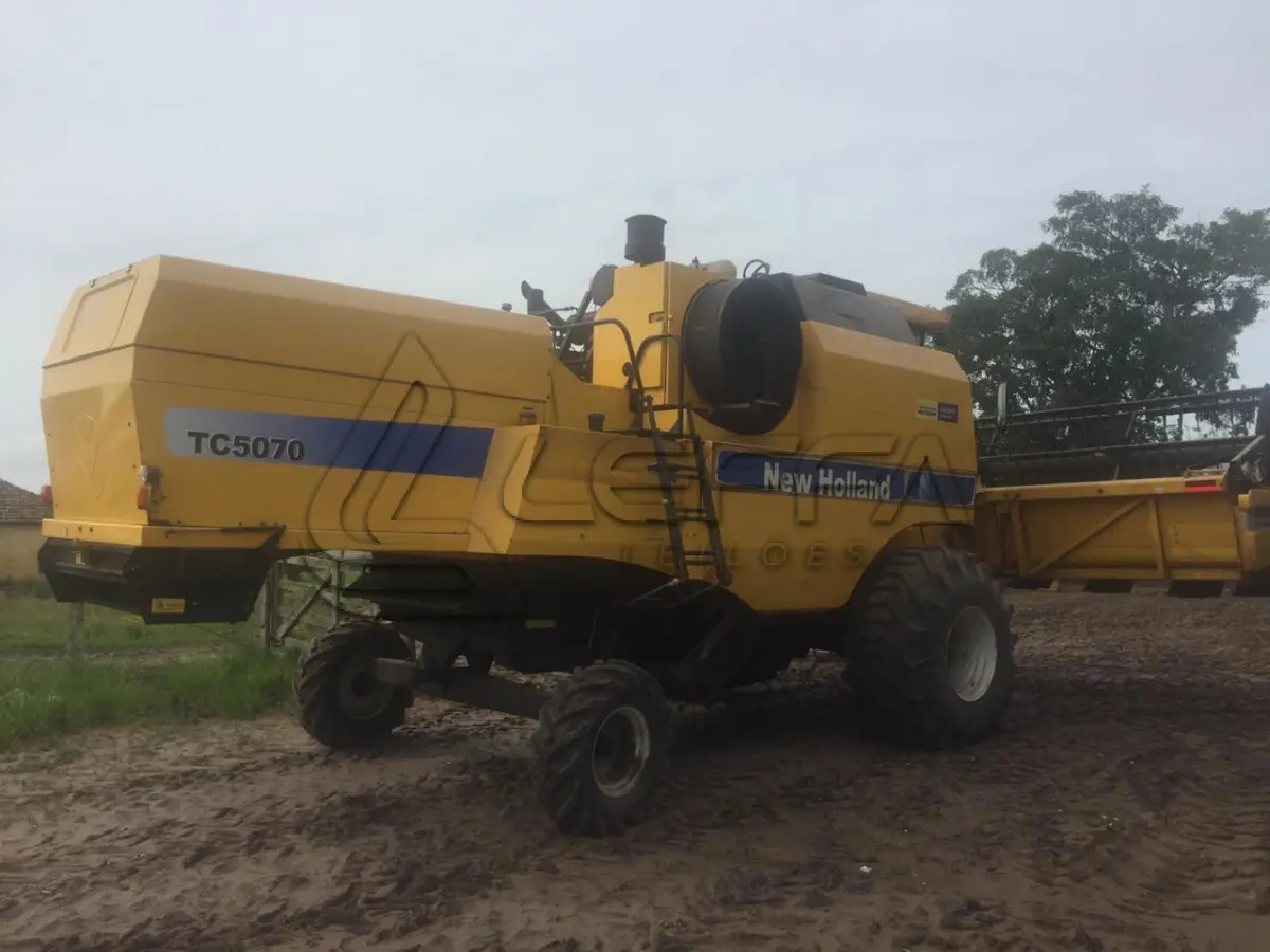LOTE 004 - COLHEITADEIRA, NEW HOLLAND, MOD TC 5070, ANO 2013