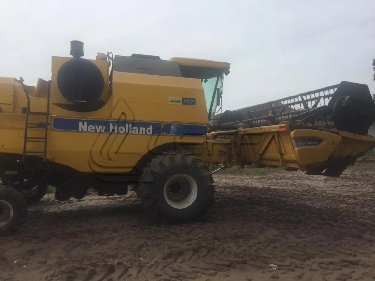 LOTE 004 - COLHEITADEIRA, NEW HOLLAND, MOD TC 5070, ANO 2013