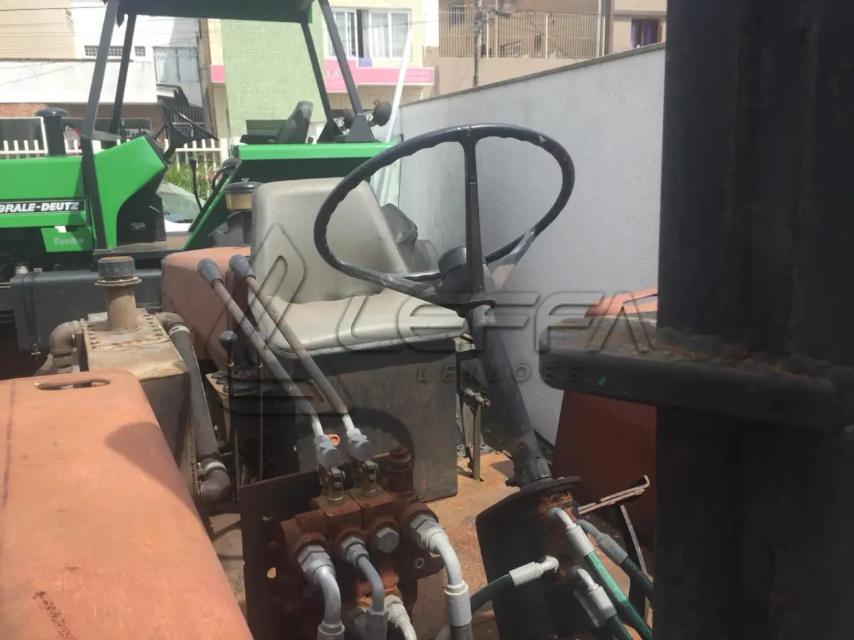LOTE 006 - TRATOR MF, MASSEY FERGUSON, MODELO MF 65X C/ EMPILHADEIRA