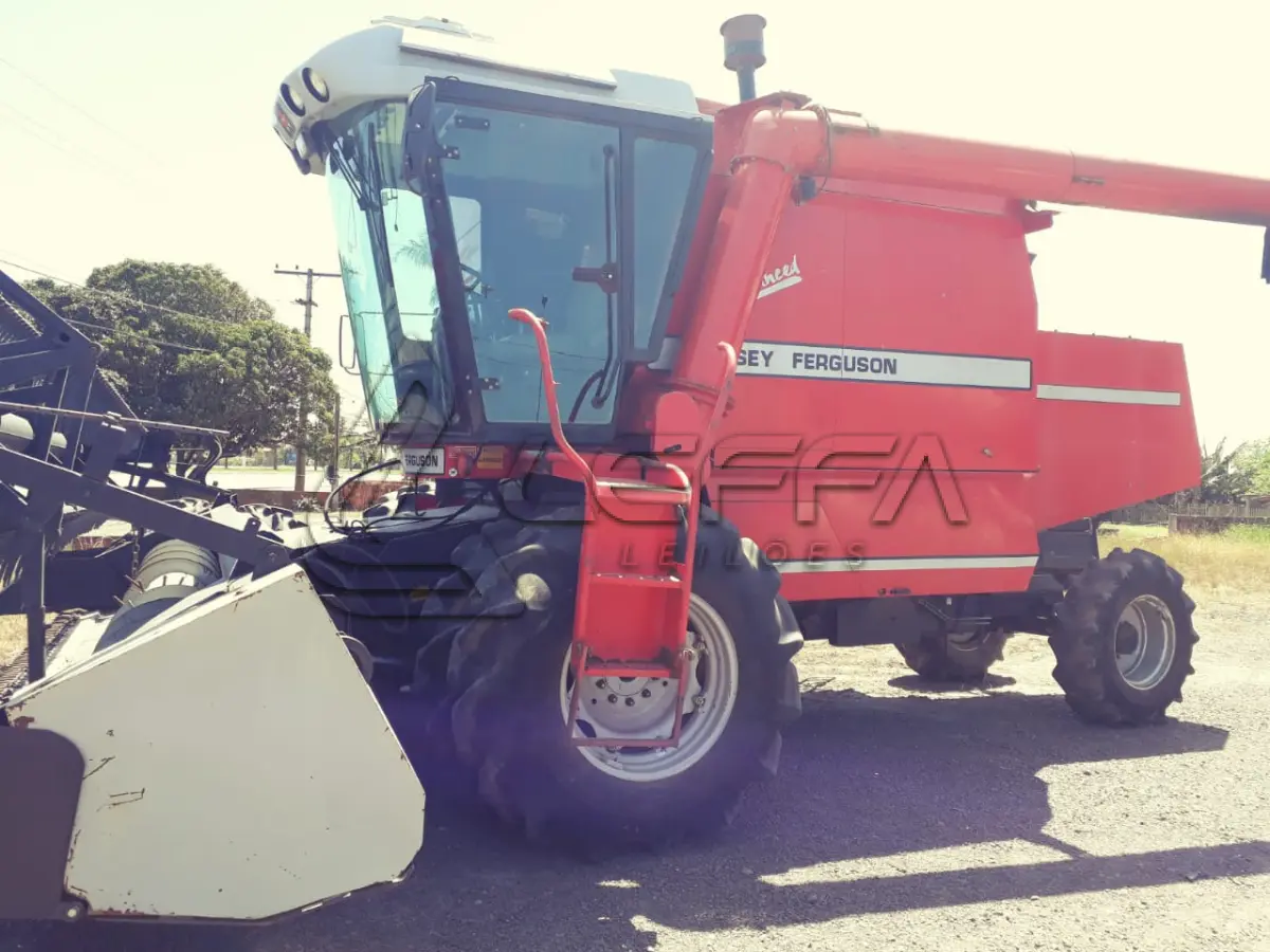 LOTE 001 - COLHEITADEIRA MF 5650, ANO 2004