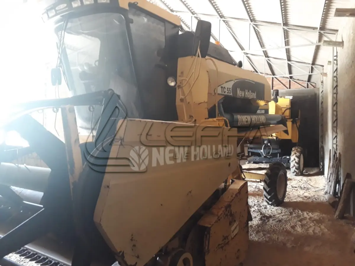 LOTE 015 - Colheitadeira New Holland TC 55