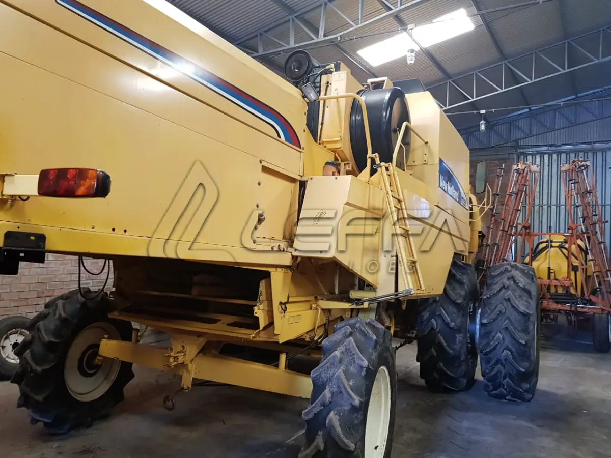 LOTE 016 - Colheitadeira New Holland 59 Ano 2007