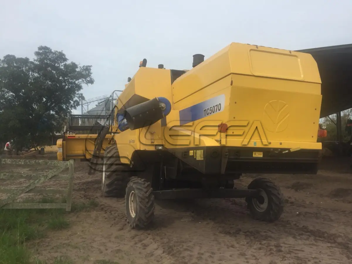 LOTE 004 - COLHEITADEIRA, NEW HOLLAND, MOD TC 5070, ANO 2013