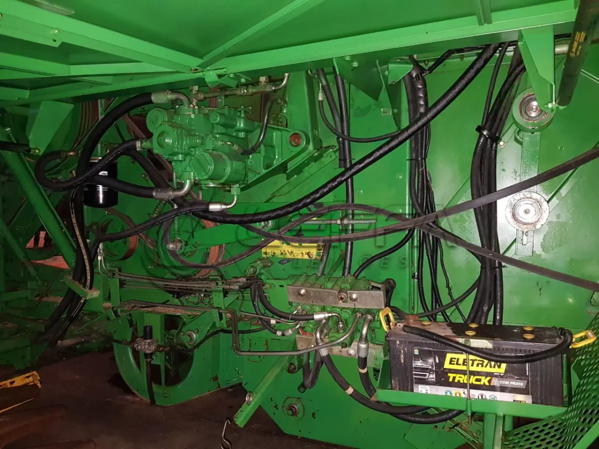 LOTE 017 - Colheitadeira John Deere 1450 Ano 2014