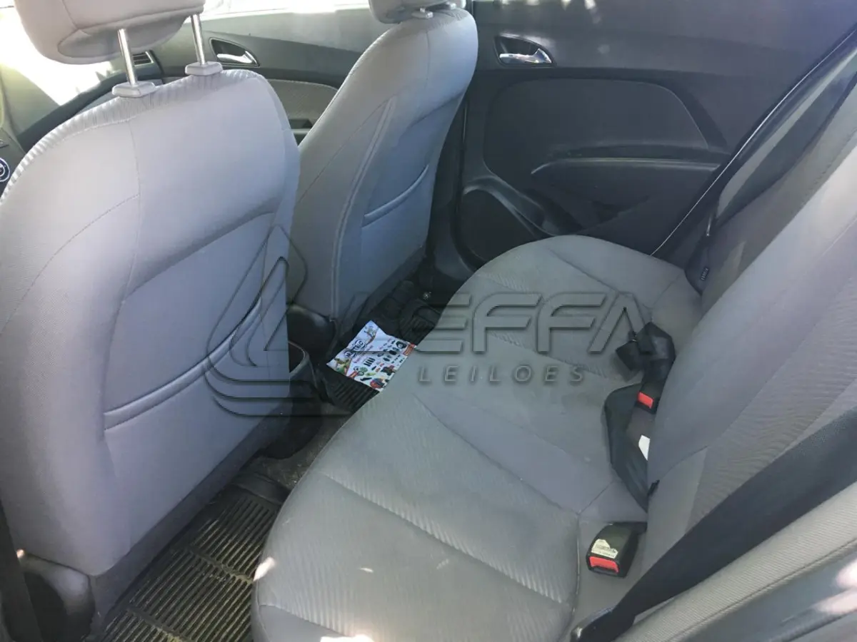 LOTE 004 - Veículo HB20S Hyundai, Ano 2014 Modelo 2015