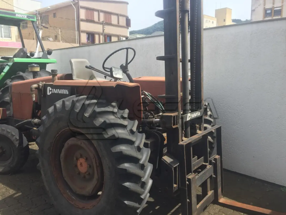 LOTE 006 - TRATOR MF, MASSEY FERGUSON, MODELO MF 65X C/ EMPILHADEIRA