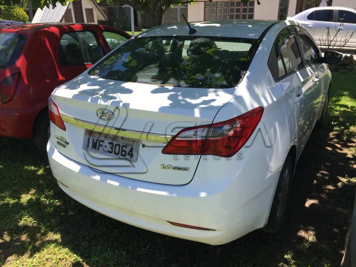 LOTE 004 - Veículo HB20S Hyundai, Ano 2014 Modelo 2015