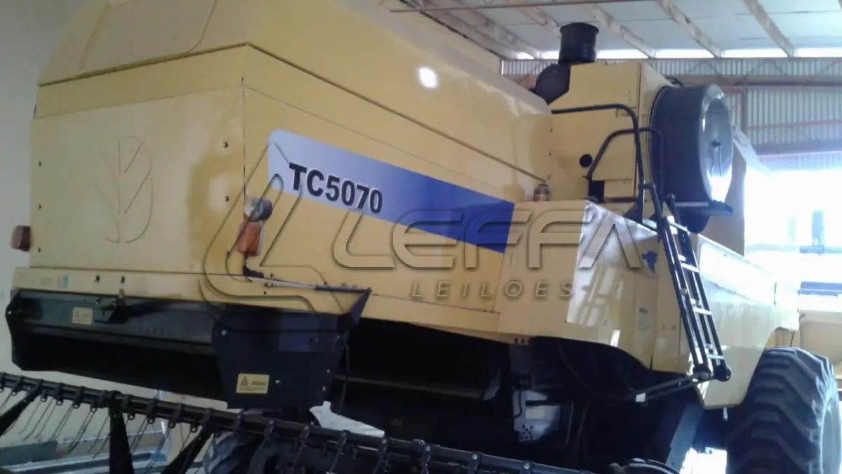 LOTE 004 - COLHEITADEIRA, NEW HOLLAND, MOD TC 5070, ANO 2013